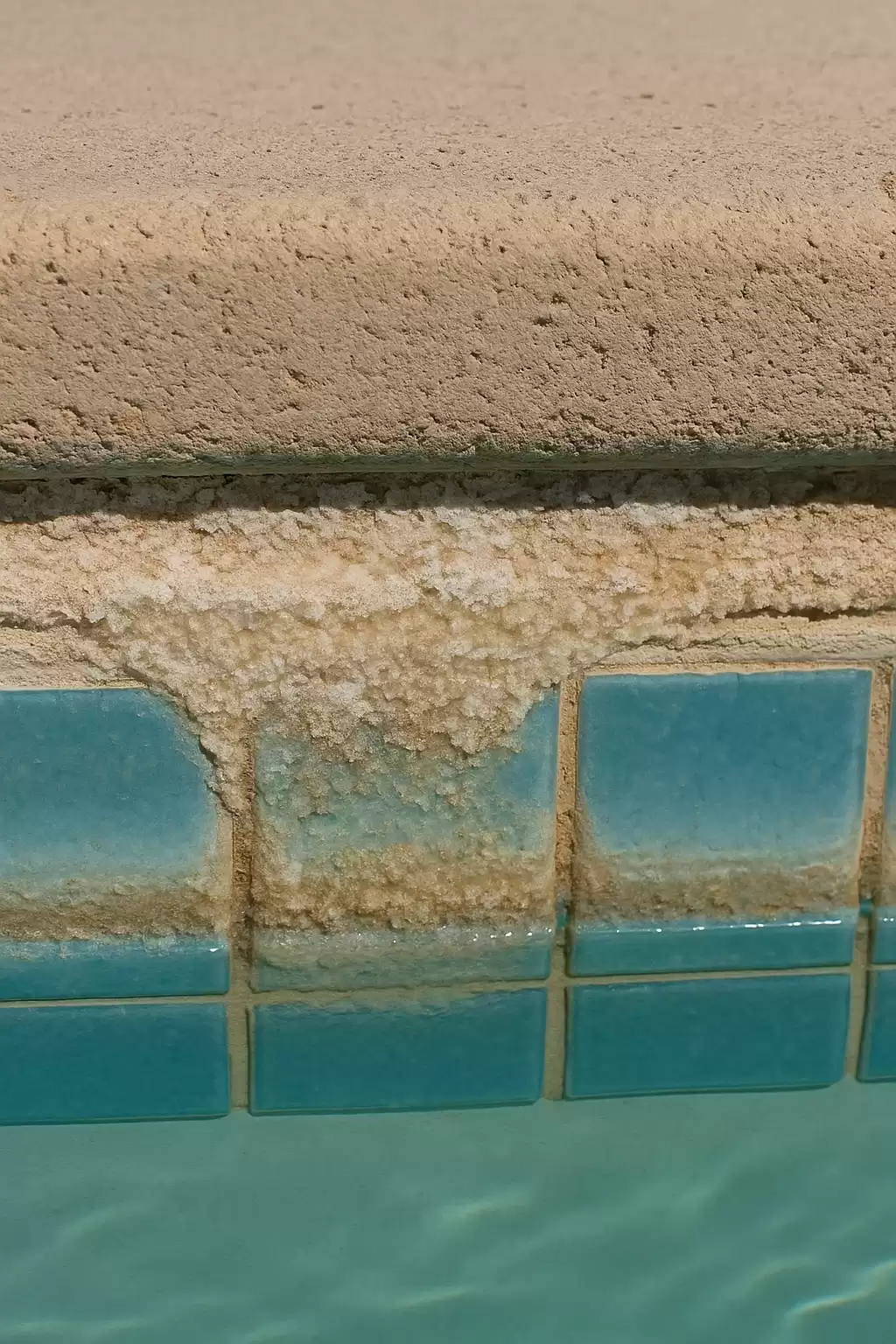رسوب بستن دیواره استخر