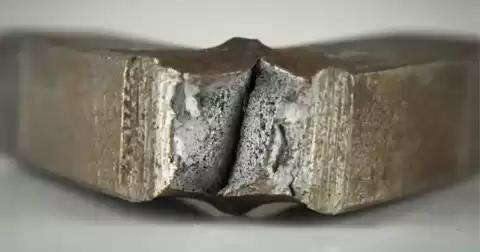 چه زمانی فولاد شکننده می شود؟